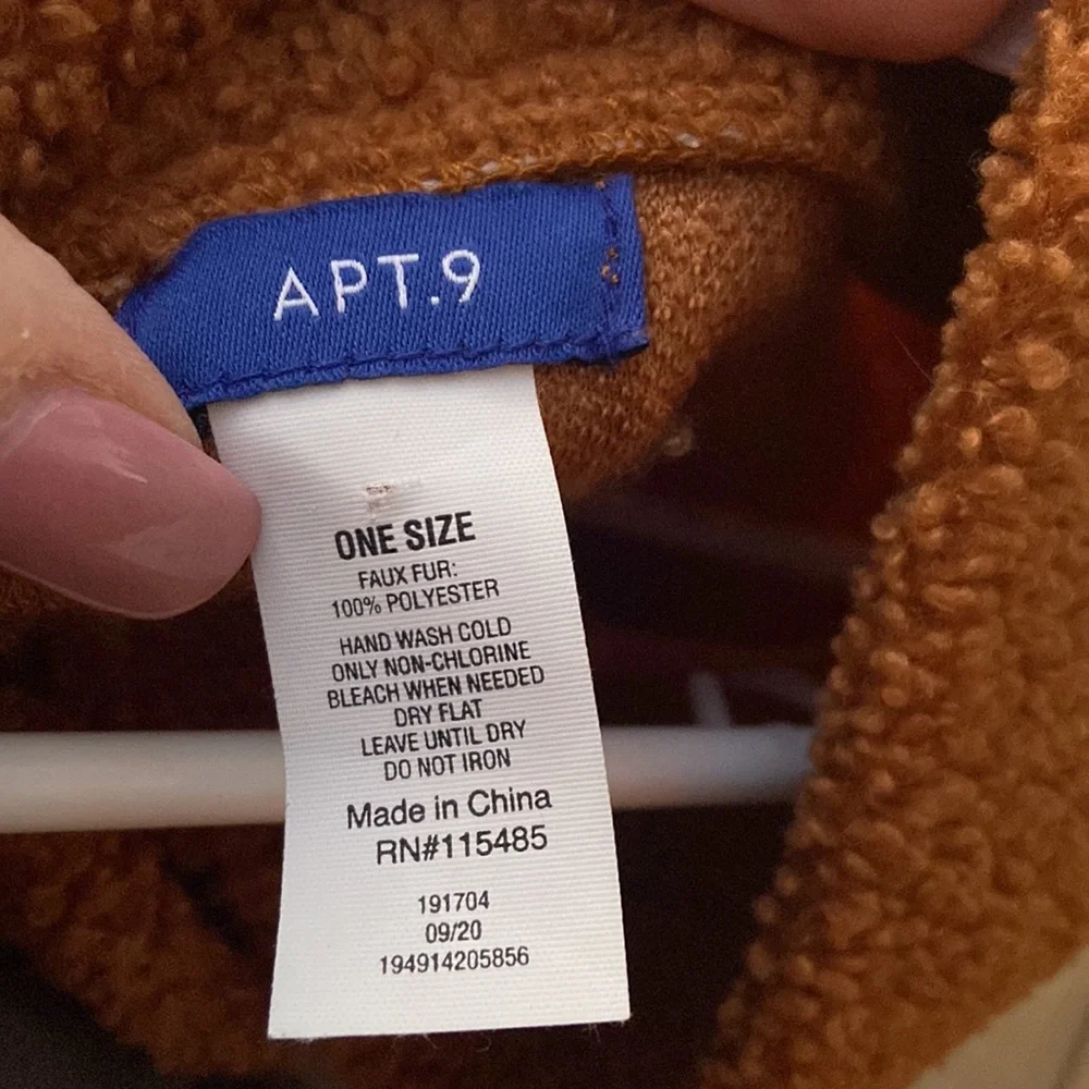 APT.9 Poncho‎